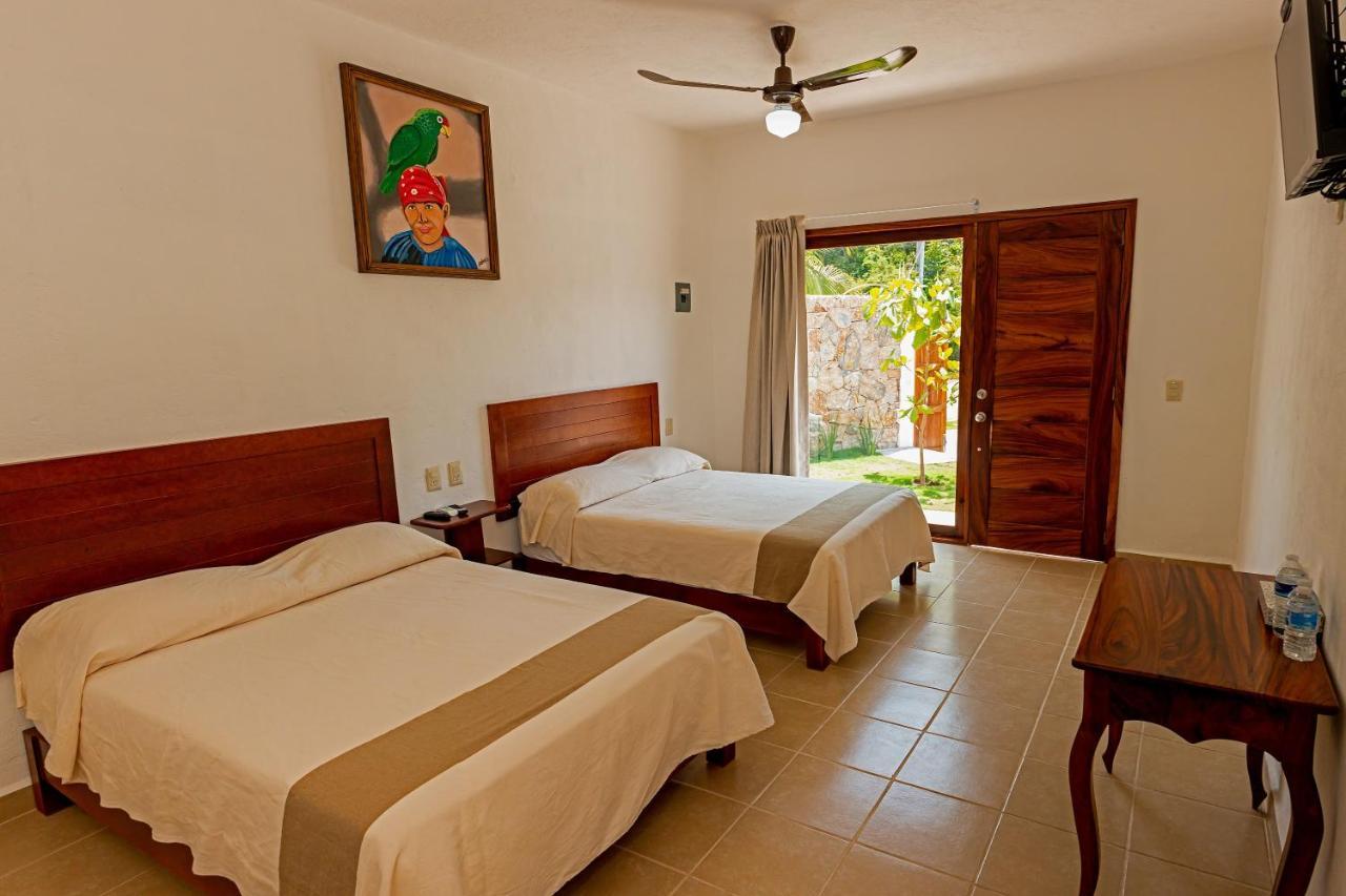 Hotel Casa Victoria Сиуатанехо Екстериор снимка
